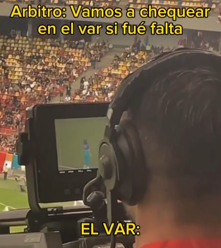 "Vamos a chequear el VAR a ver si ha sido falta..."