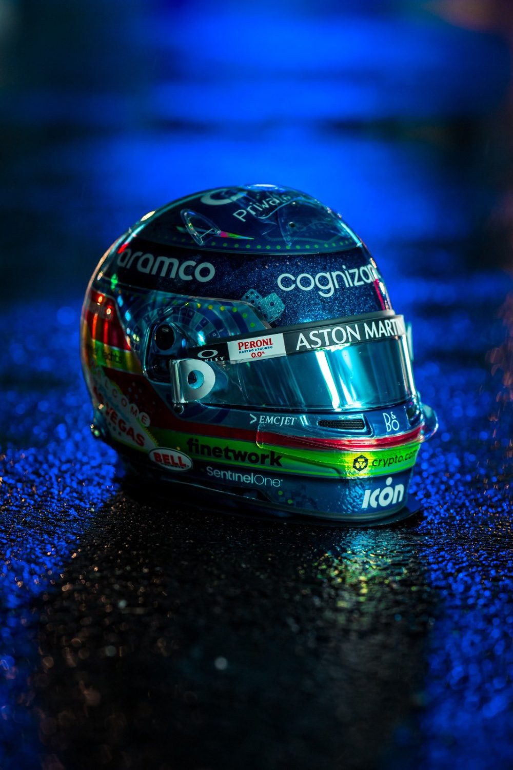 El casco de Fernando Alonso para el GP de las Vegas... tiene algo...