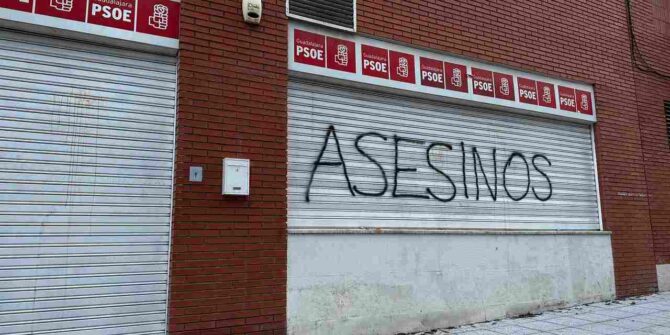 Así amaneció ayer la sede del PSOE en Cuenca
