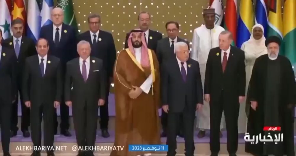 Líderes de Arabia Saudí, Turquía e Irán se reúnen con representantes de todo el mundo islámico para declarar su apoyo a Palestina.