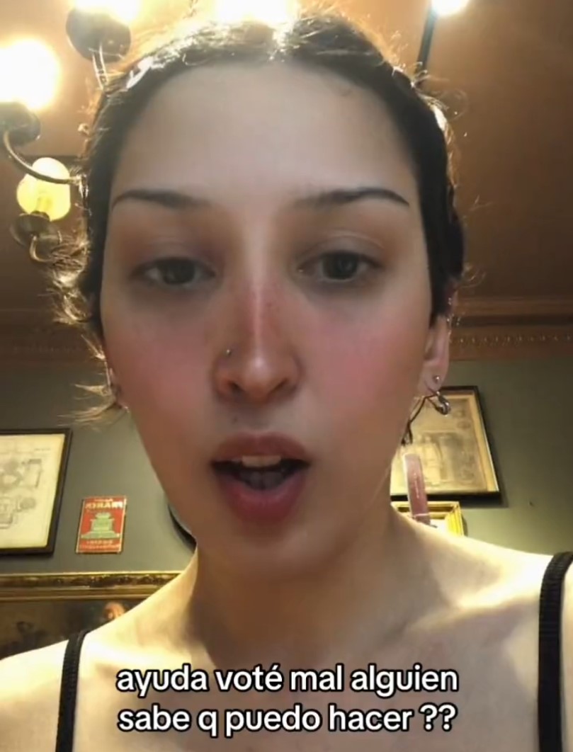 Una joven argentina que pensaba que las elecciones funcionaban como las votaciones de Gran Hermano, muy decepcionada por haber votado a Milei