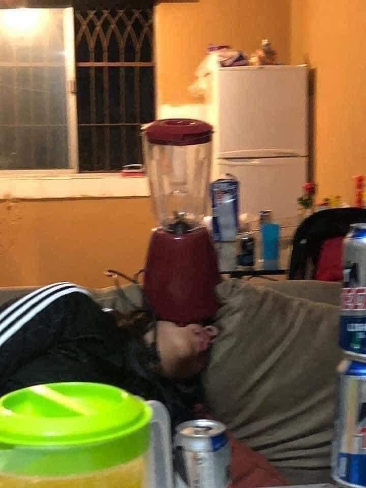 -Amor, ¿si me emborracho, me cuidas?