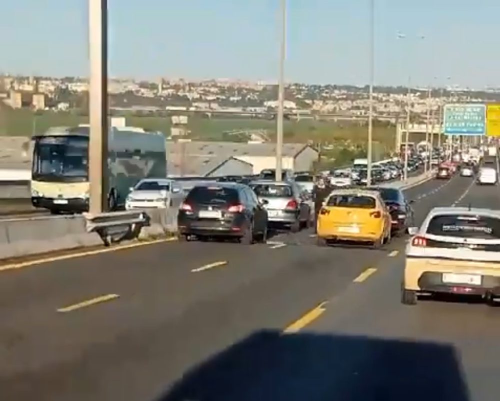 Un pique entre dos conductores en el Centenario termina en pelea