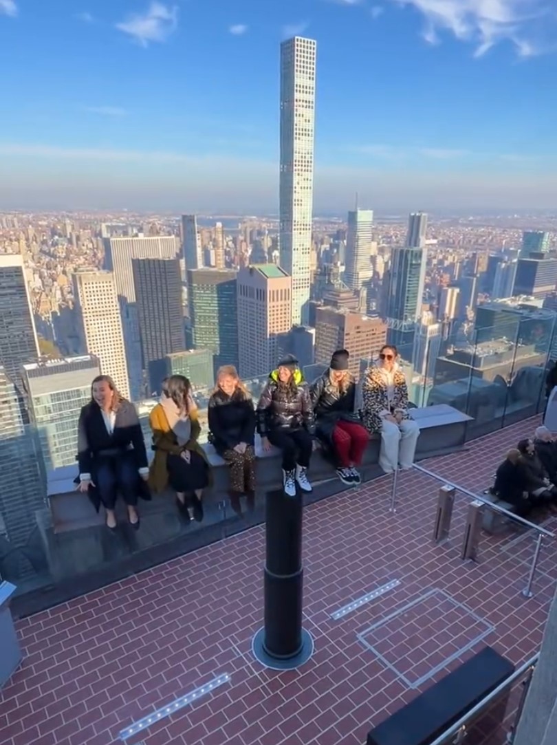Nueva atracción en el Rockefeller Center para recrear la icónica fotografía de los obreros durante el almuerzo