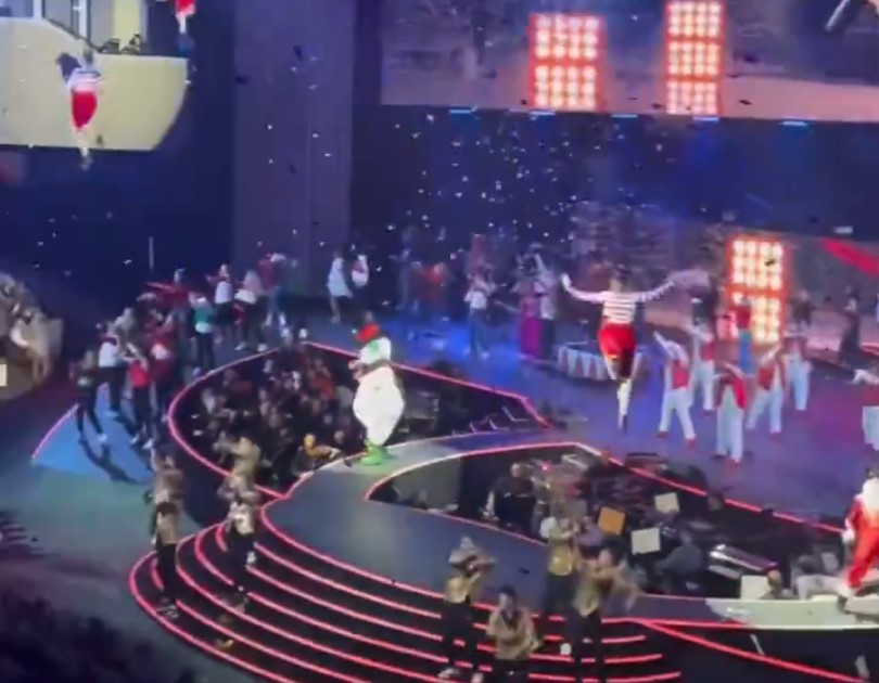 Vídeo grabado en el interior de una megaiglesia de Texas (exenta de impuestos)