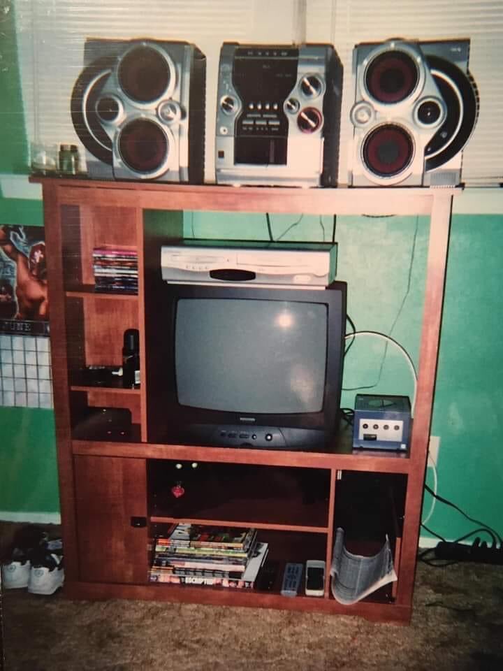 Habitación de los años 2000. Confirmen.
