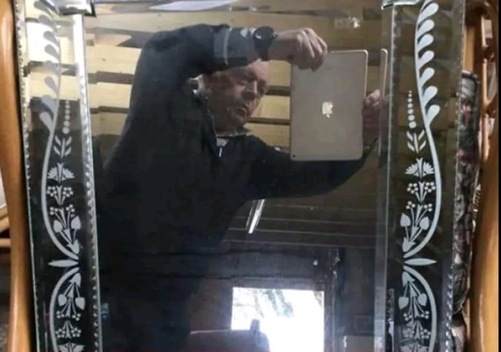 Recopilatorio de gente intentando vender espejos