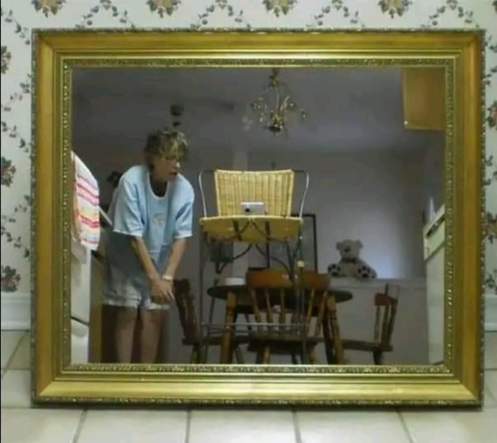 Recopilatorio de gente intentando vender espejos