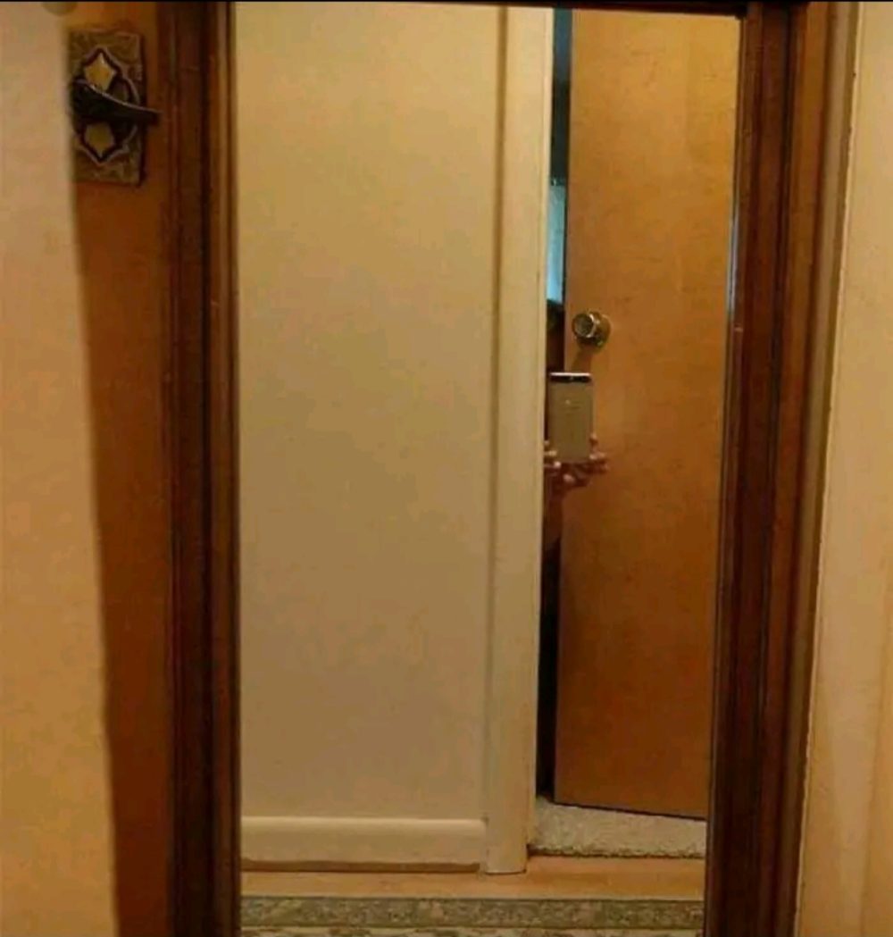 Recopilatorio de gente intentando vender espejos