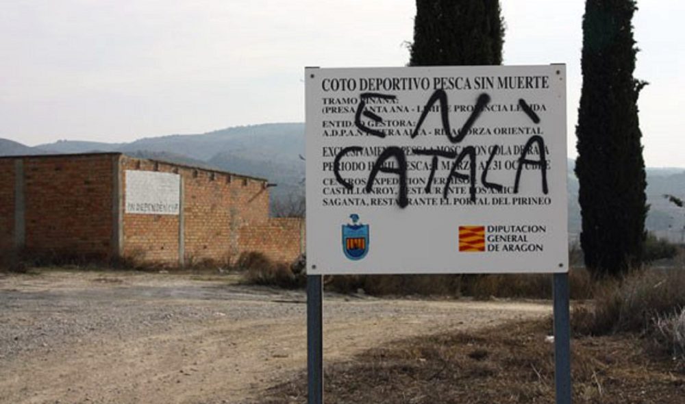 Una pareja se niega a hablar en español a pesar de que la trabajadora del parking no sabe hablar catalán