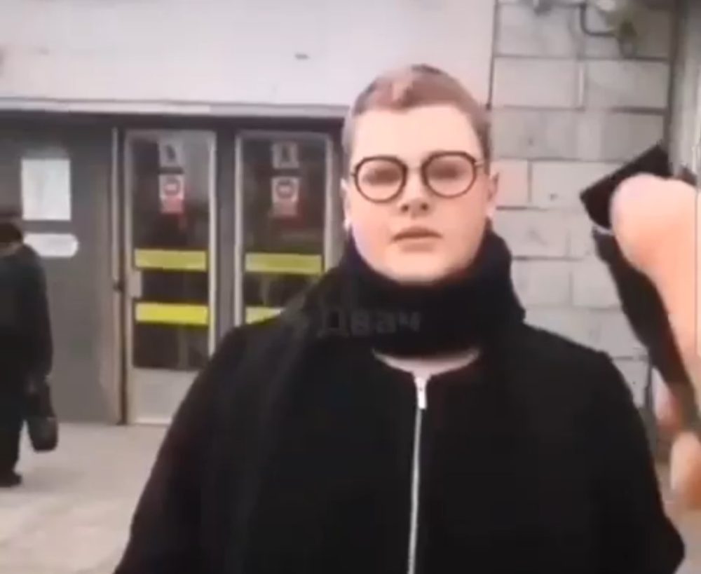 "No te acerques a mí o te rociaré con spray pimienta"