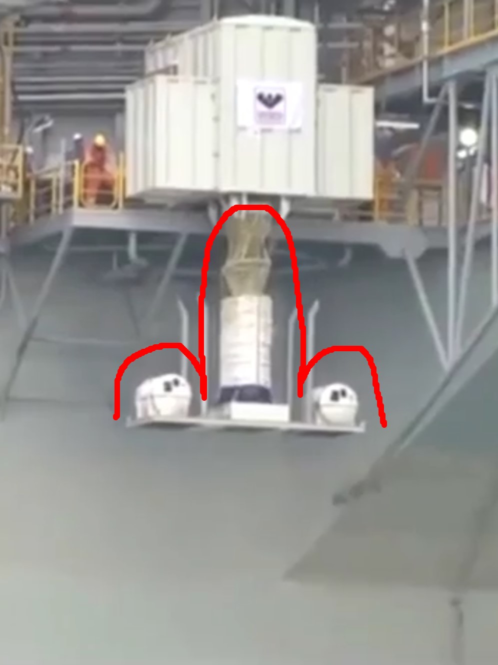 Así es el curioso sistema de evacuación de emergencia de las plantas petrolíferas en alta mar