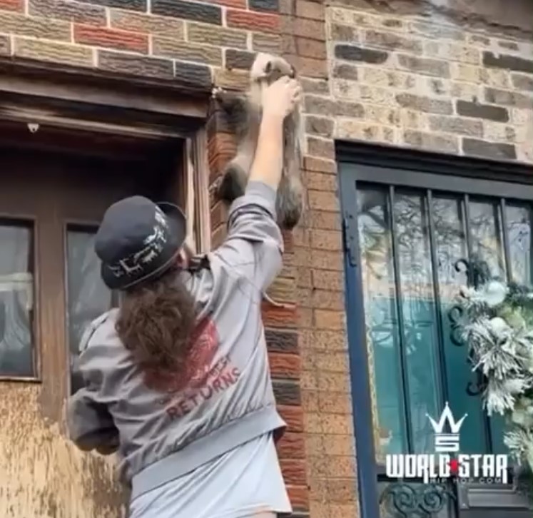 ¿Haríais esto por vuestra vecina turbo-buenorra sabiendo que os recompensará?