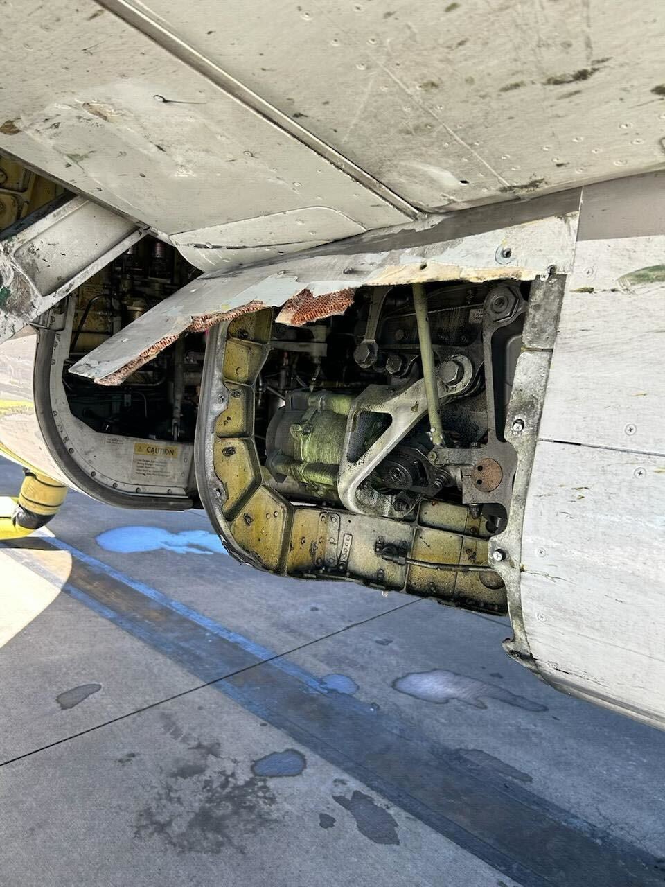 El Boeing 737 de United Airlines realiza un aterrizaje de emergencia en Oregón después de desprenderse un panel en pleno vuelo.