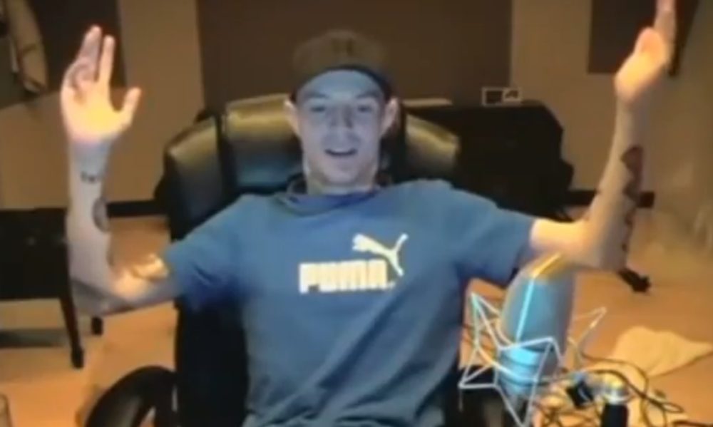 En 2012, el DJ y productor Deadmau5 recibió un mensaje aleatorio de un chico de 17 años que escribió y prestó voz para una canción inédita.