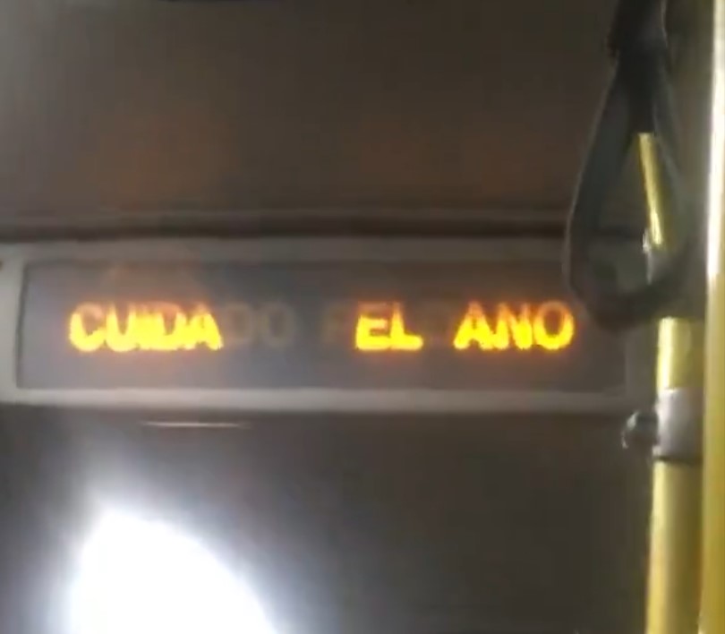 "Cuidado peldaño"