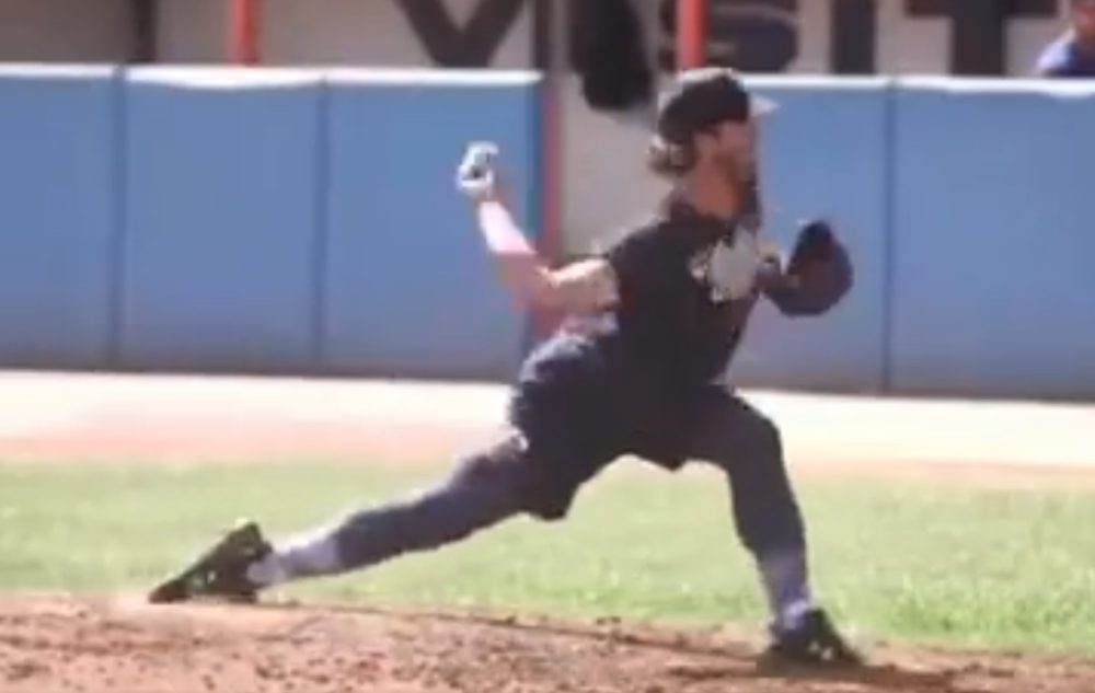 La cámara lenta desvela el antinatural movimiento del brazo cuando un Pitcher lanza la bola