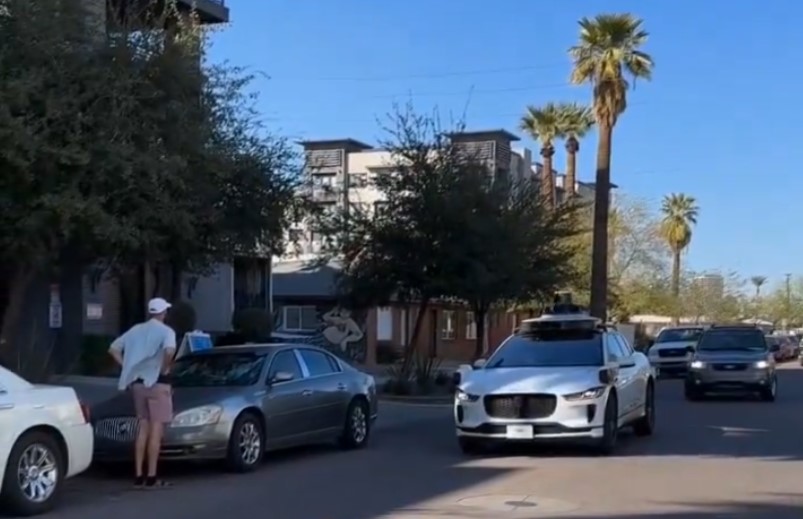 Troleadas del futuro: aprovechando que los coches autónomos son "tontos".