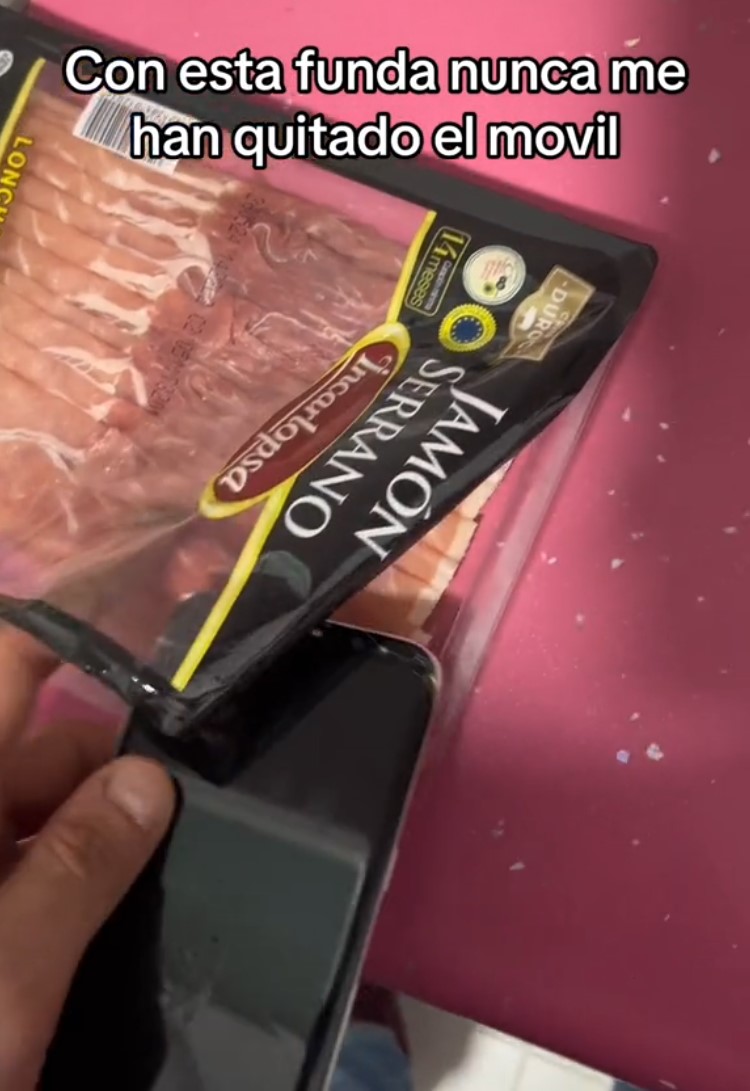 "Con esta funda nunca me han quitado el móvil"