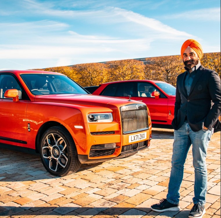 No eres un indio realmente rico si no tienes un Rolls-Royce de cada color para combinarlo con tus turbantes.