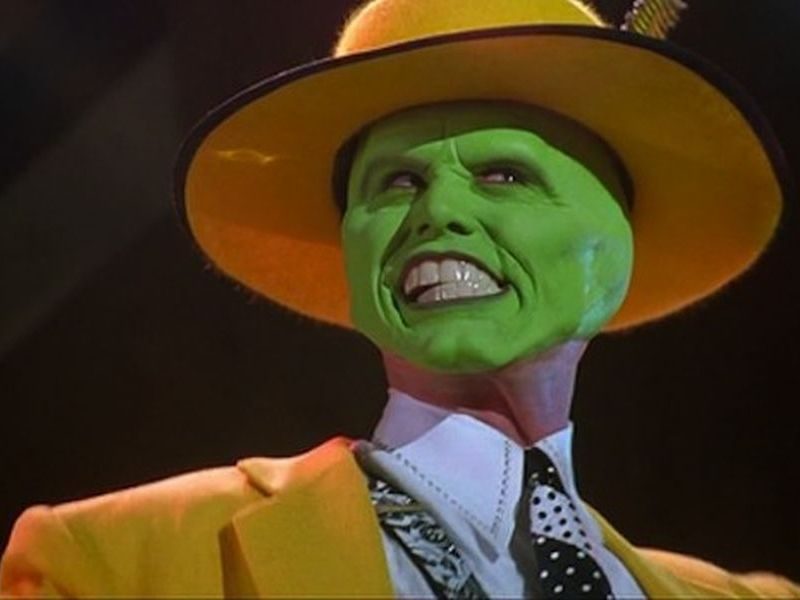 Menos mal que le han quedado los dientes 100% naturales...