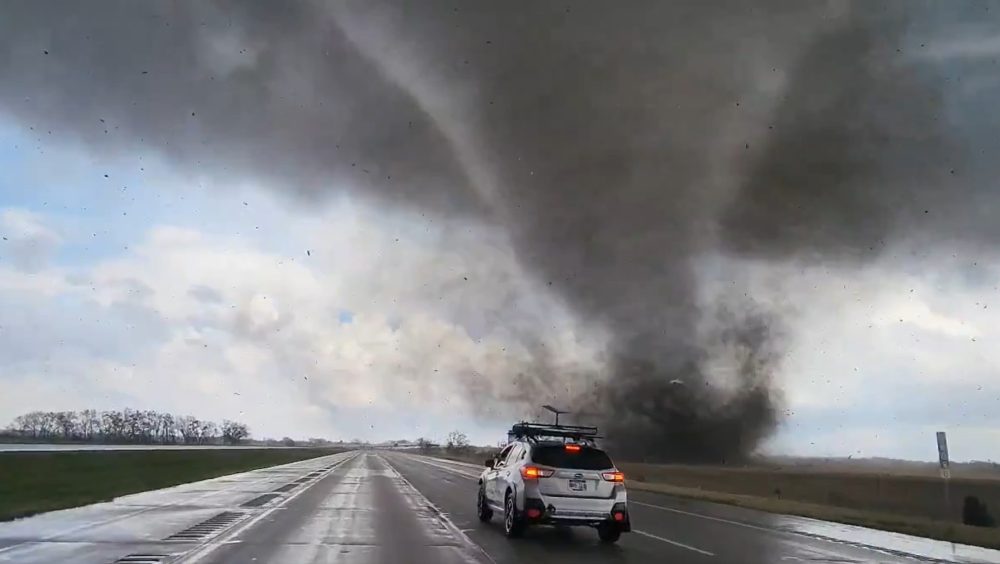 Increíble grabación de tornado justo ahora al norte de Lincoln Nebraska