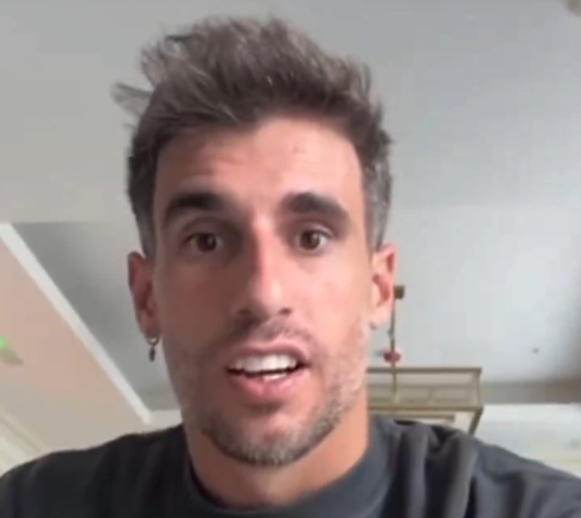 Juega a fútbol en Catar -> "Hola a todes"