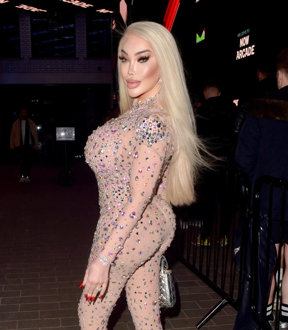 Influencer transgénero Jessica Alves dice que a JK Rowling no se le debería permitir criticar a las personas transgénero porque es “una autora de libros, no una doctora”.