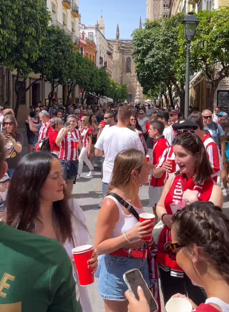 -Más de 70.000 aficionados en Sevilla sin entrada