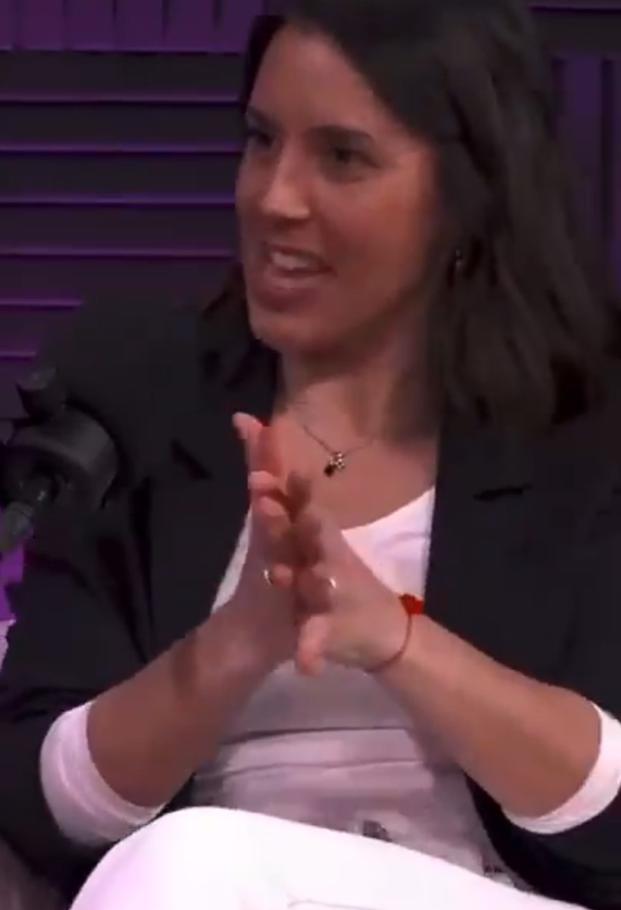 Irene Montero descubriendo que sus amigas se dejarían empotrar por Santiago Abascal.