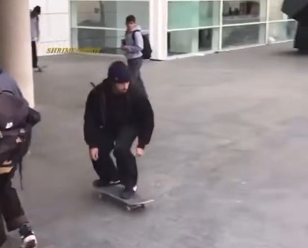 No preguntes y dale al play.