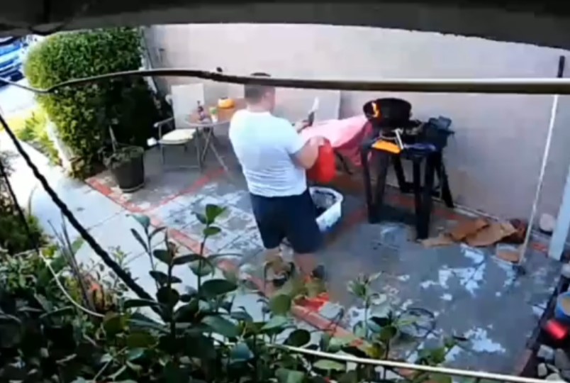Chicos... se cancela la barbacoa.