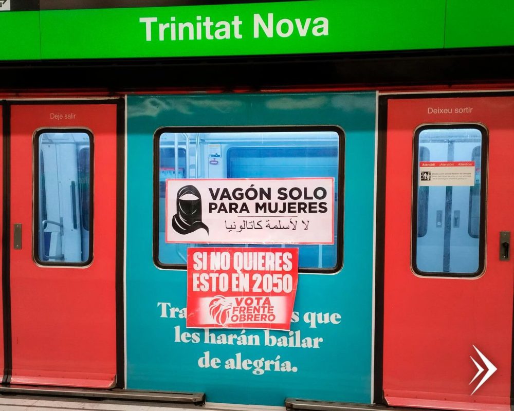 Carteles de Frente Obrero vistos en el metro de Barcelona.