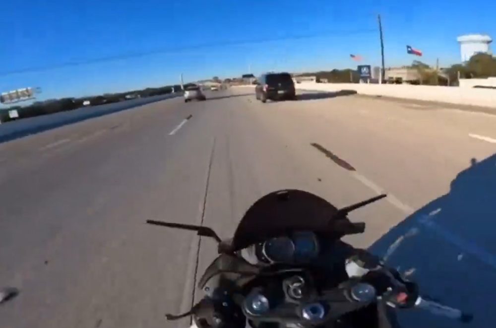 Si alguna vez te preguntas para qué sirve el "amortiguador de dirección" que llevan muchas motos deportivas... es para evitar ESTO: