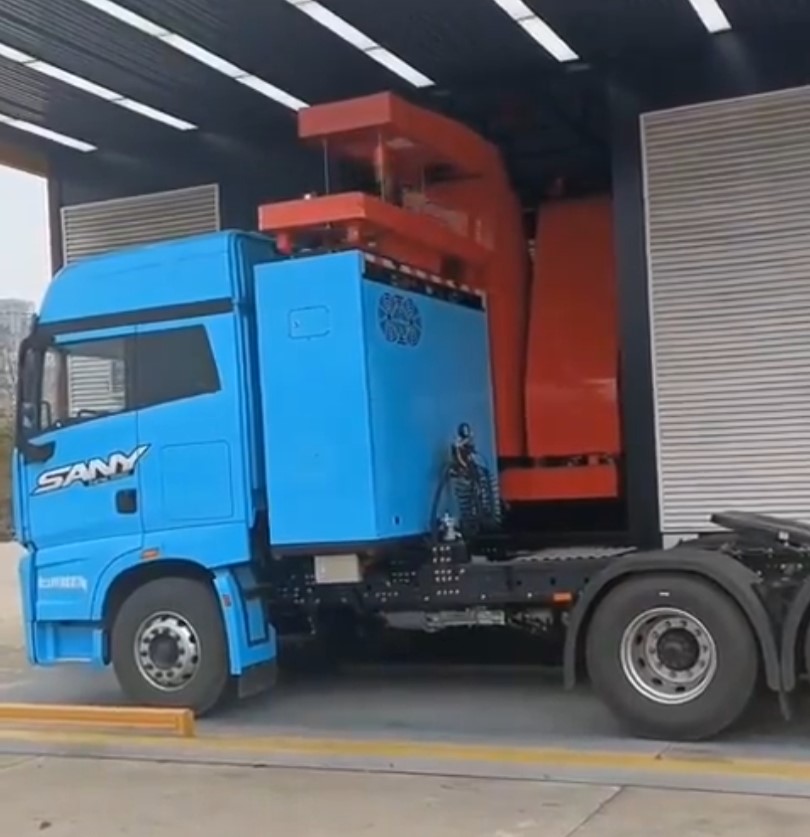 Cambio de baterías de camiones en China.