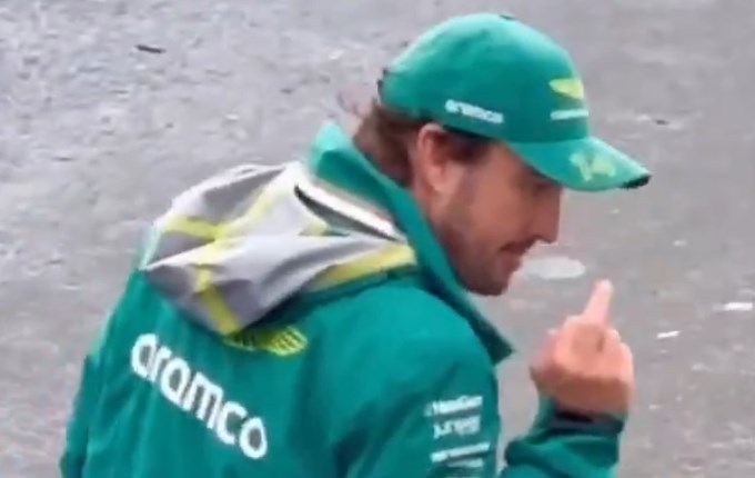 Recadito de Fernando Alonso a Pedro De La Rosa.