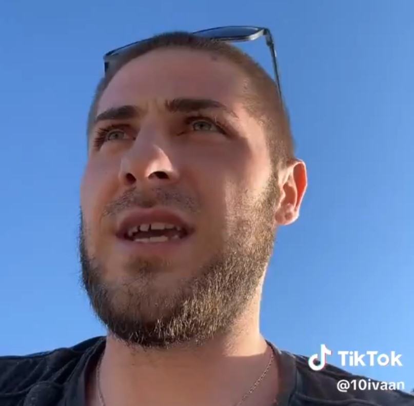 "Perdonad, ¿Me podéis grabar un vídeo para mi madre que es su cumpleaños?"