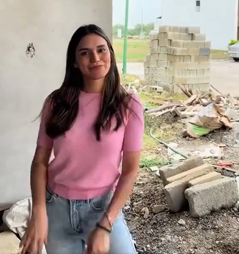 El pobre no ha elegido ni su color favorito.