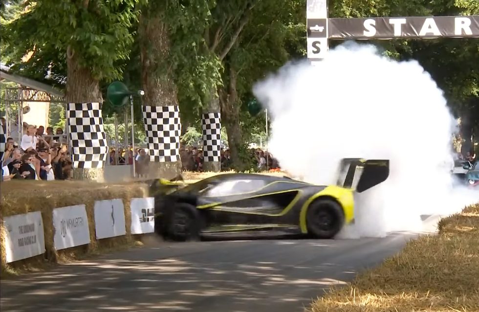 Aparatoso accidente a lo mandos de un Lotus Evija X de 2 millones de euros en el Festival de Goodwood.