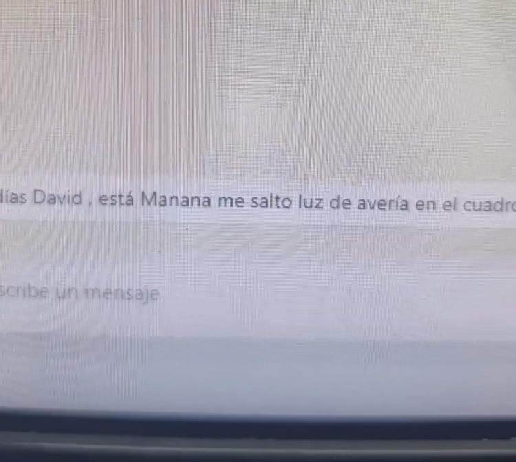 "Me ha saltado la luz de avería en el cuadro del coche, ¿Sabes qué podría ser?"