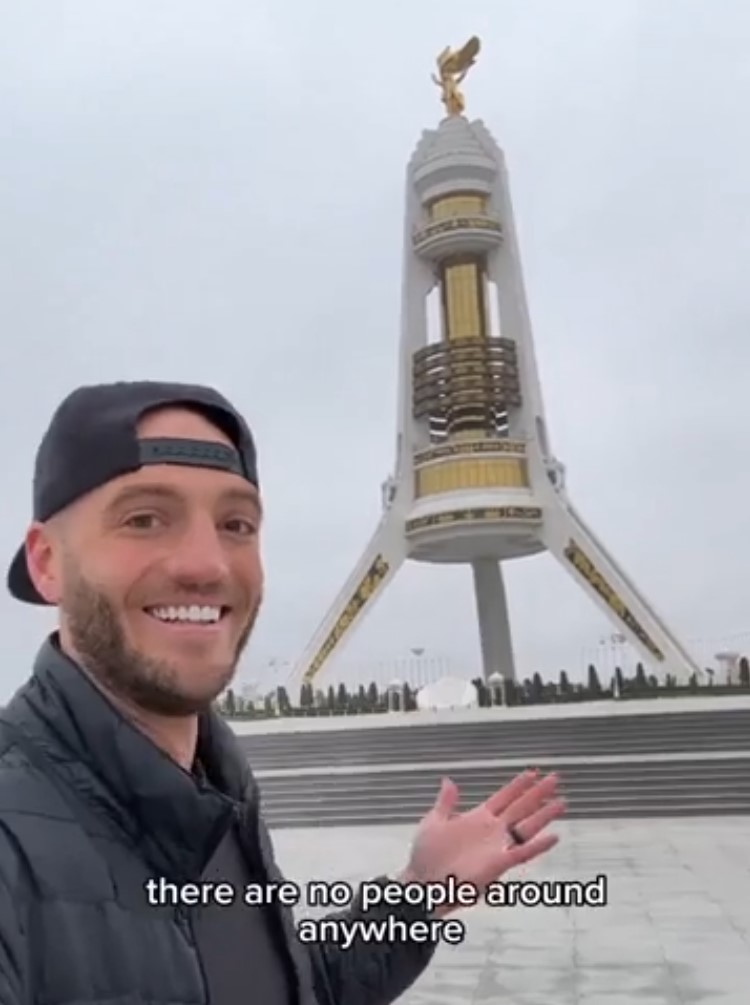 Visitando Turkmenistán, un país tan bello como... vacío.