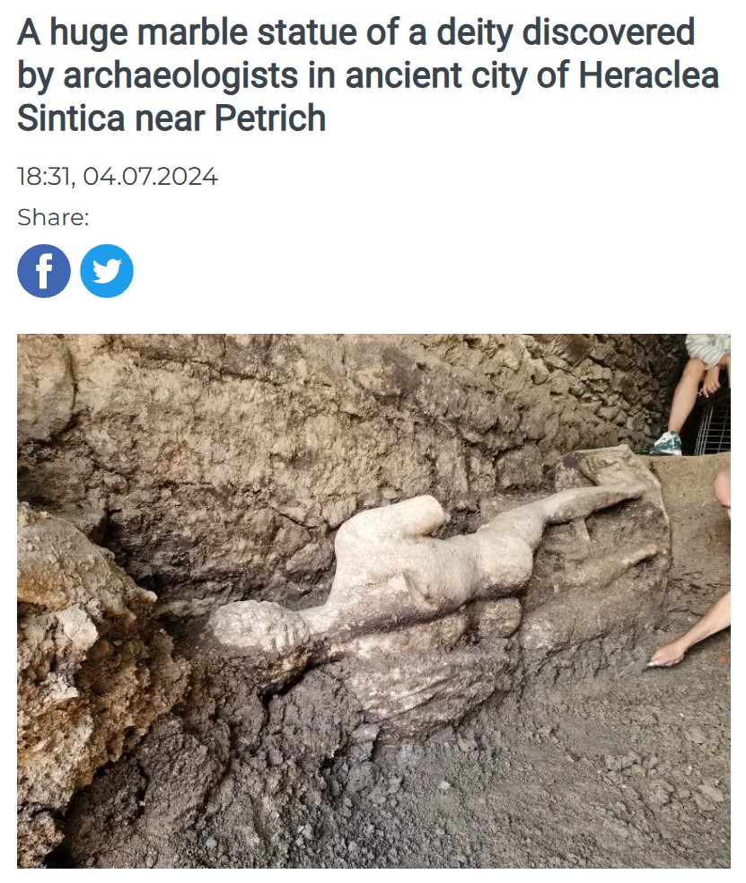 Una enorme estatua de mármol de una deidad descubierta por arqueólogos en la antigua ciudad de Heraclea Sintica.