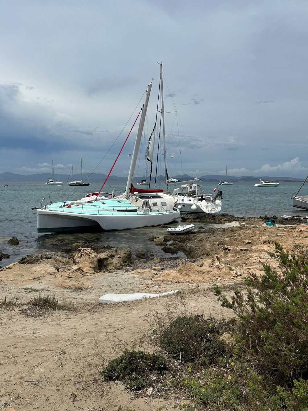 El fuerte temporal provocado por la DANA en Formentera nos ha dejado unos cuantos vídeos para el recuerdo y una lección aprendida: si el pronóstico es malo, no saques el barquito...