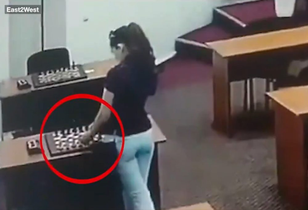 Vídeo de cómo la ajedrecista rusa Amina Abakarova envenenó con mercurio a su oponente Umayganat Osmanova