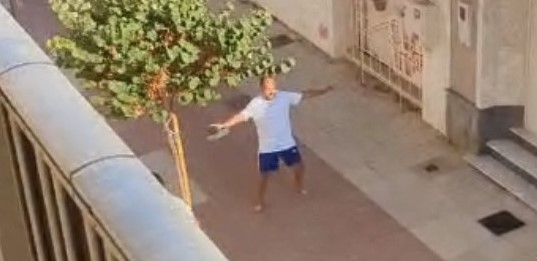 Mientras tanto, en Los Alcázares, Murcia: "El baile de la campana"