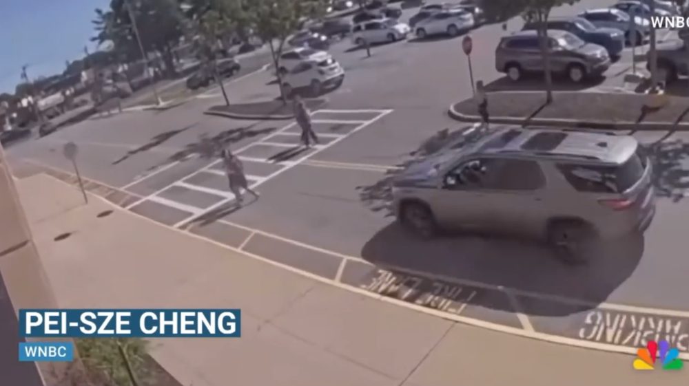 Un conductor borracho está a pocos centímetros de mandar a varias personas al cementerio y ganarse una entrada directa al talego.