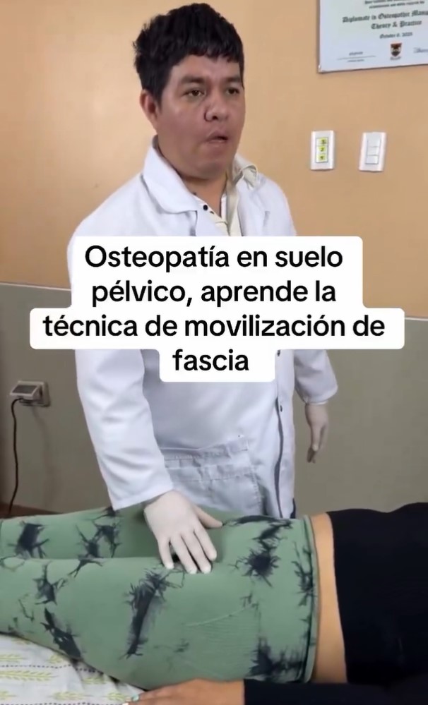 Se sacó el título de osteópata en la universidad de Masachuches.