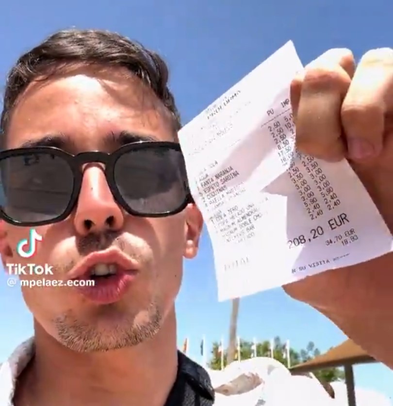 Pide la cuenta, se le antojan unos cafés, y luego llora en redes porque le han cobrado los cafés.