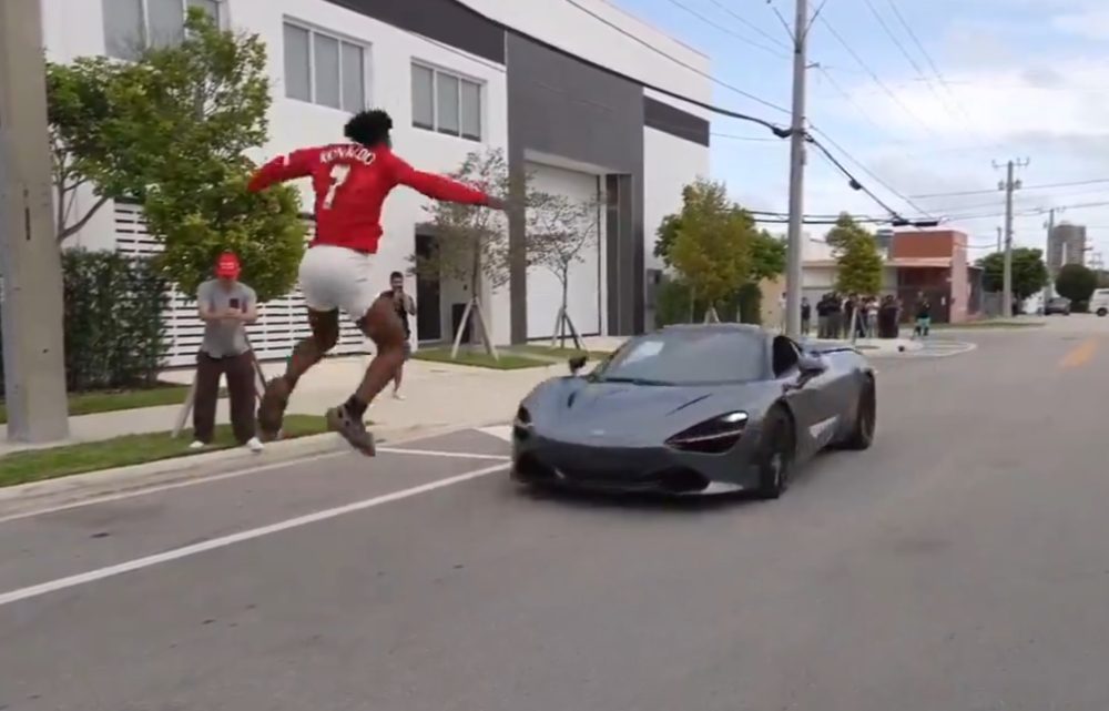 Speed ha saltado sobre dos superdeportivos en su último stream.