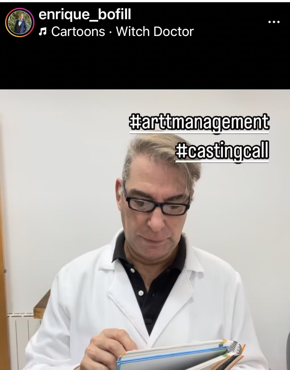 Trabaja en cuatro sitios como enfermero, tiene tres másters, no le llega para pagar el alquiler… A pesar de que podría tener un brillante futuro en La Sexta como actor de reparto.